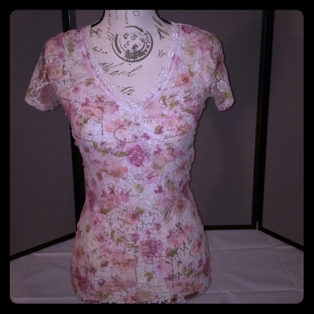 Very pretty BKE Top Size Medium